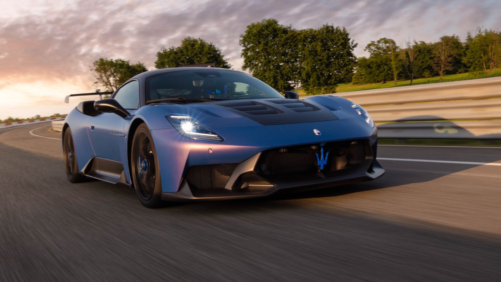 마세라티 GT2 스트라달레