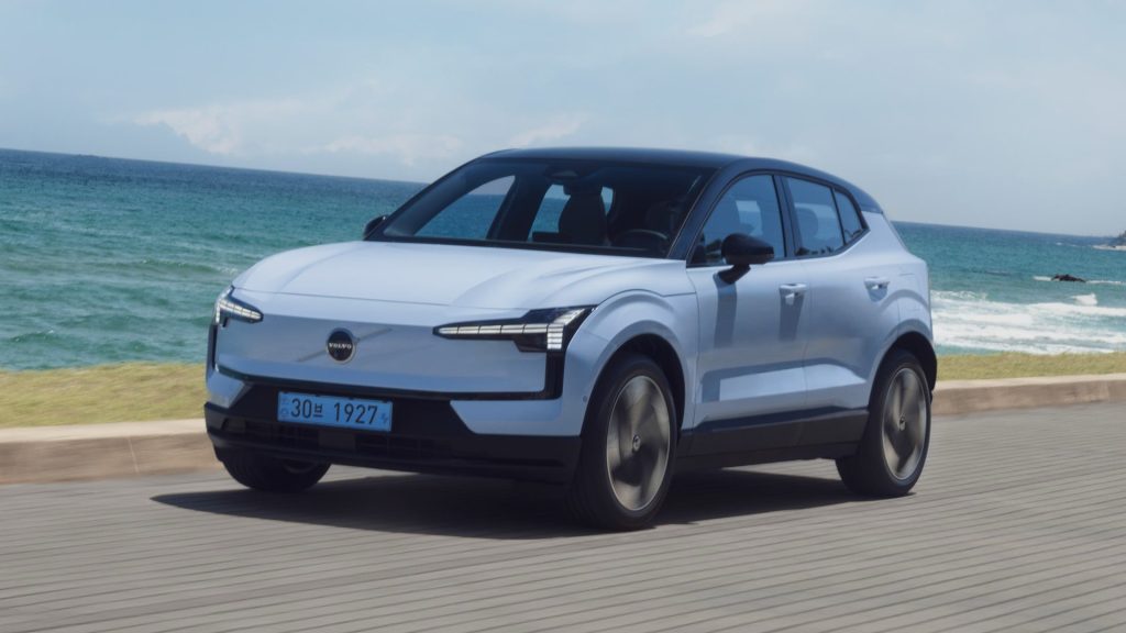 볼보 EX30 크로스 컨트리